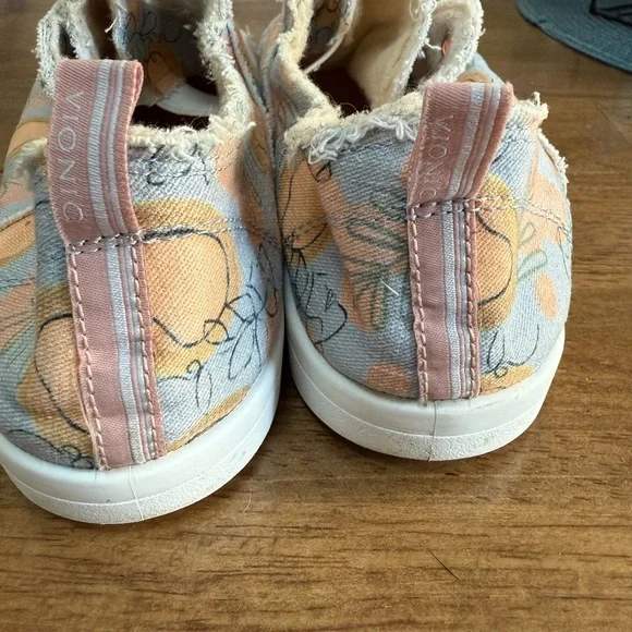 Vionic Beach Pismo Slip-on Sneakers in Pastel Blue and Peach- size 9. EUC - Picture 5 of 12